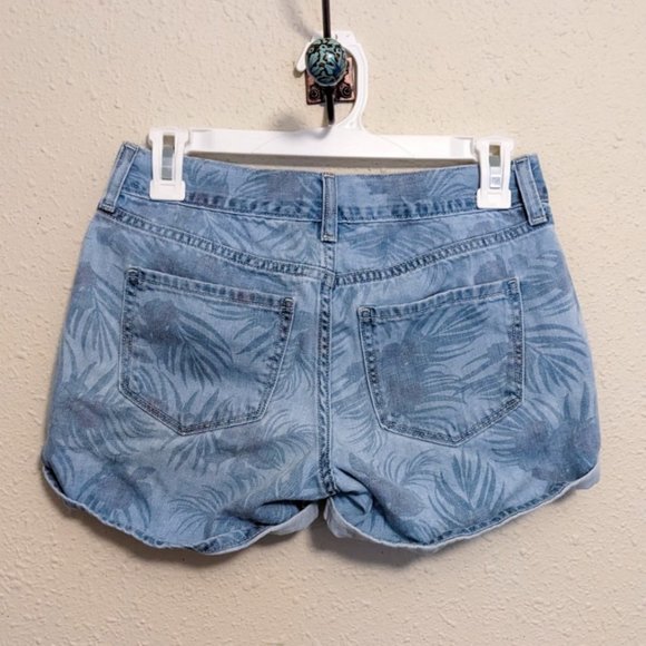 CLEARANCE SALE!! Old Navy Denim Shorts - Size 0 💜 - Picture 2 of 3